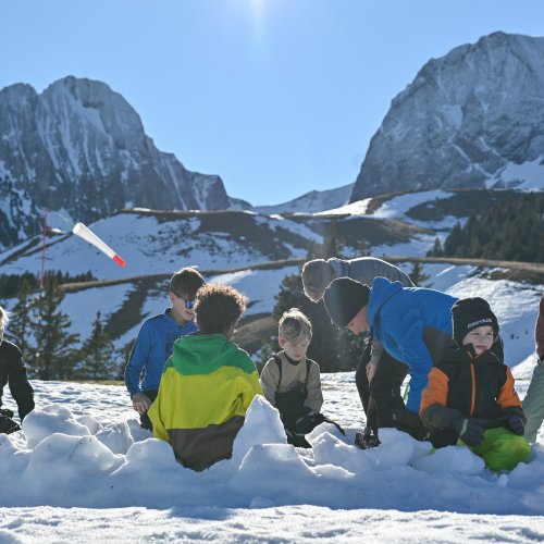 <img alt="" src="/images/3/6/f/a/c/36facd2e8e64161a937ce96ddbc299a3b84a544e-schneetag2024-2-von-43.jpg?alt" />